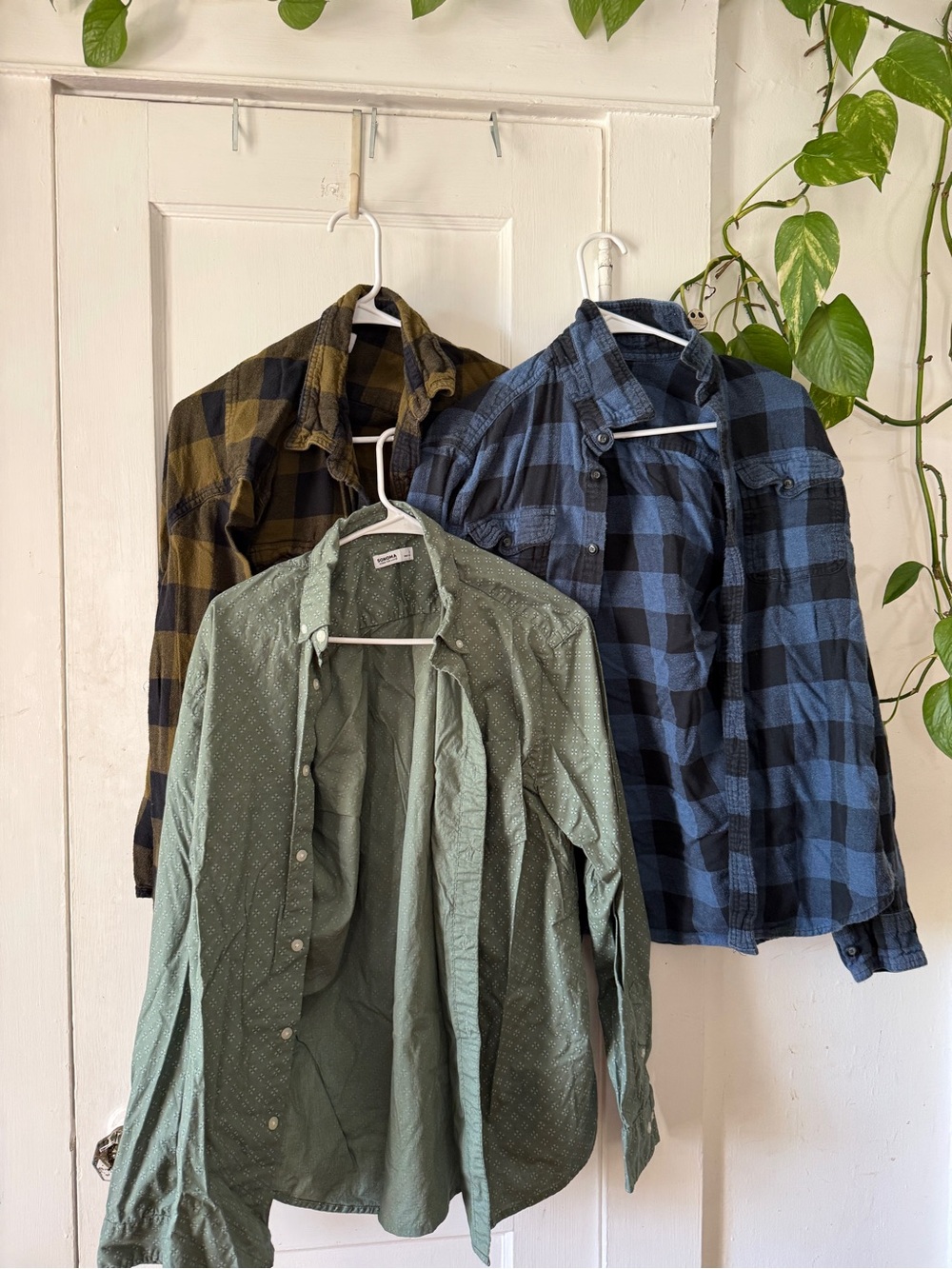 Sonoma Lightweight Button-Up Shirt(s) 3 included Jackets size M